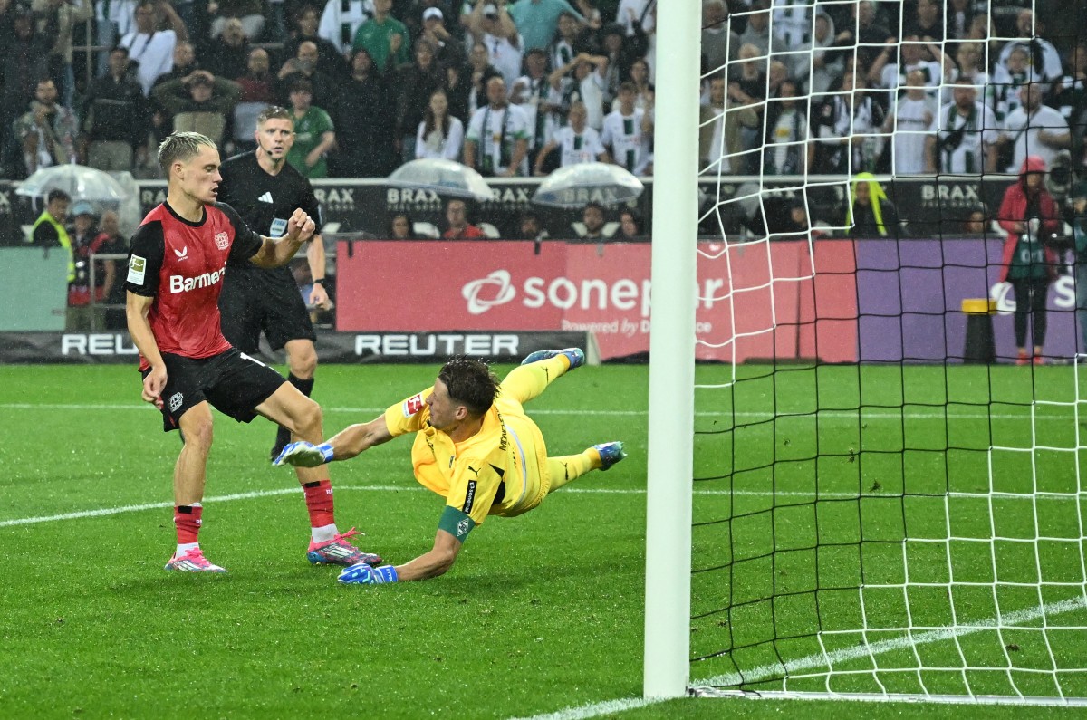 Bayer Leverkusen arrancó su defensa de la Bundesliga con agónico triunfo en Monchengladbach