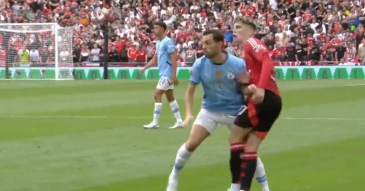 Bernardo Silva sends message to Man Utd fans fuming with challenge on Alejandro Garnacho