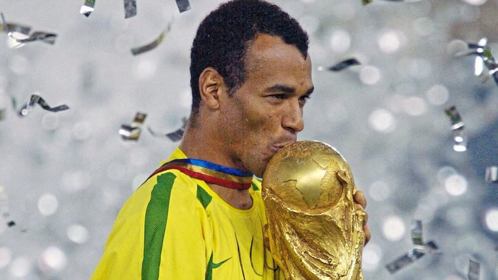 Cafu critique le Brésil et encense Alexander-Arnold