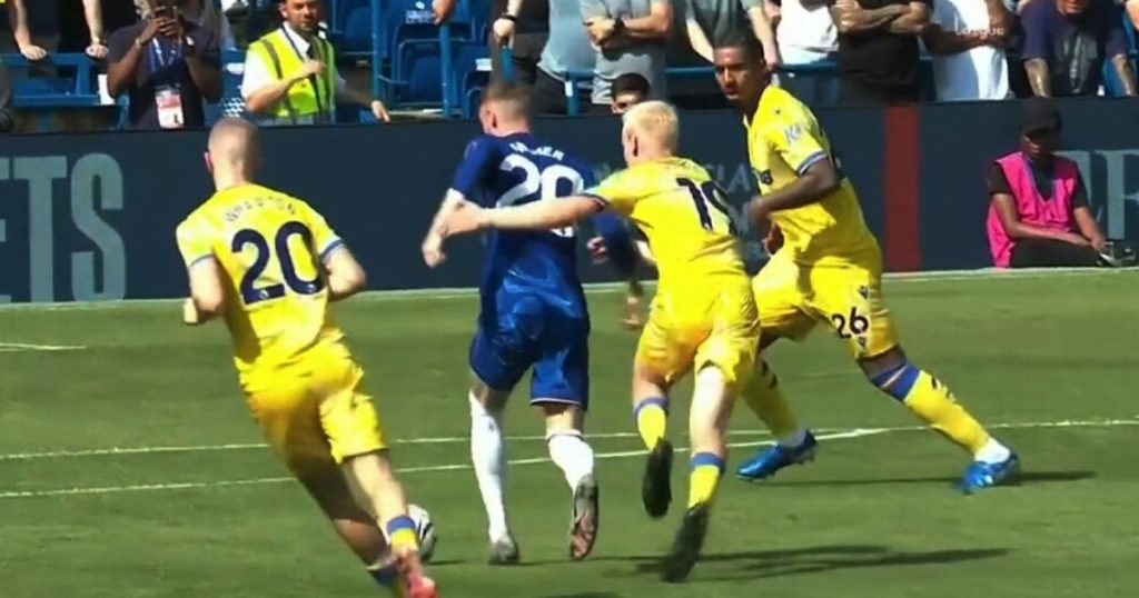 Chelsea fans fume after Crystal Palace star escapes red card - and is immediately subbed off