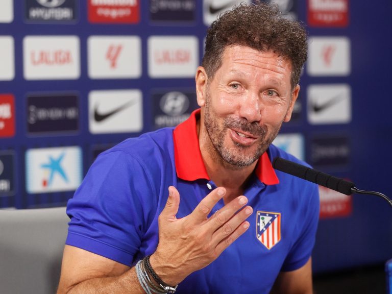 Diego Simeone encense Julián Álvarez avant ses débuts avec l'Atlético de Madrid : "Il incarne notre ADN"