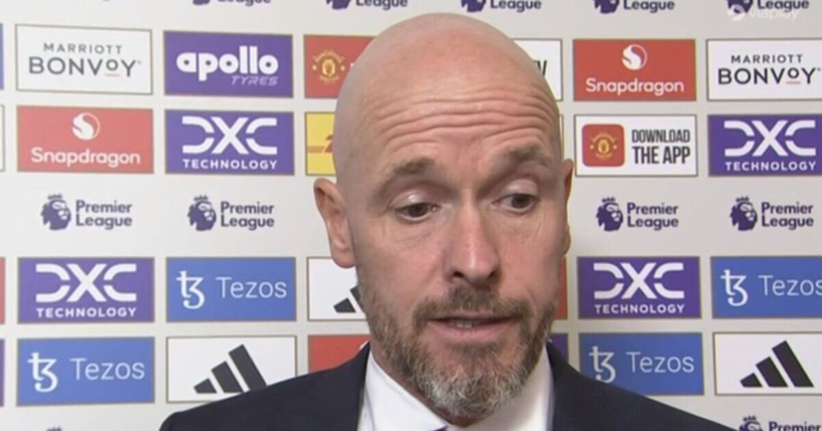 Erik ten Hag réagit aux sifflets des supporters de Manchester United après la défaite contre Liverpool à Old Trafford