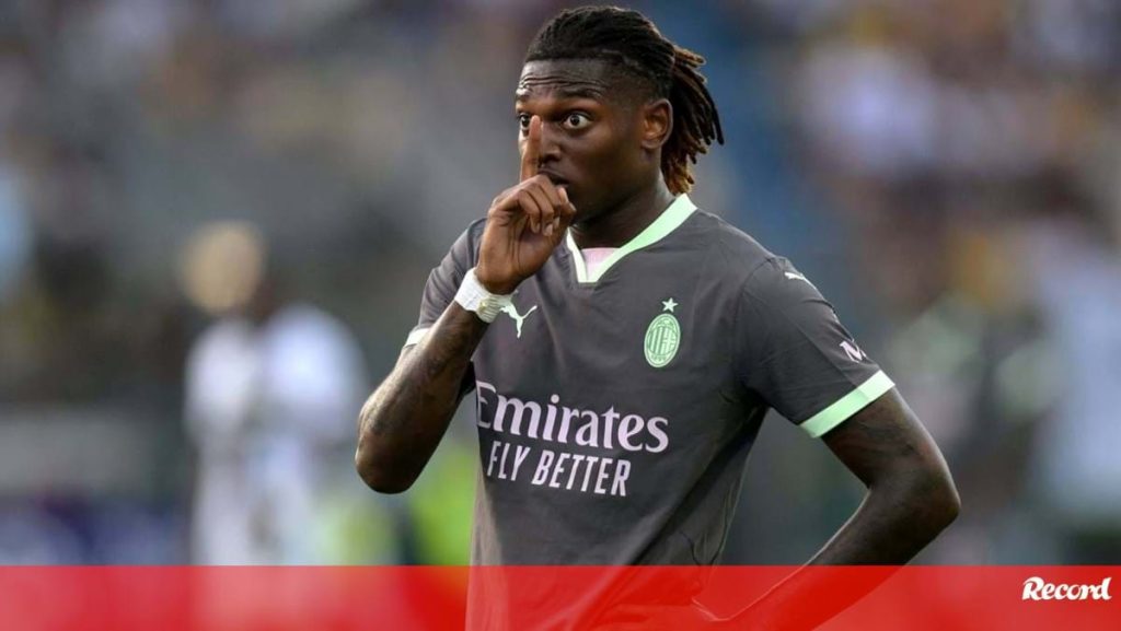 Gesto de Rafael Leão gera polémica e jogador defende-se: «Vejo com cada opinião... É desumano» - AC Milan - Jornal Recor