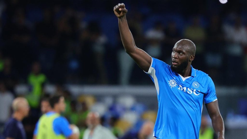 Homme du match et buteur pour ses débuts avec Naples, Romelu Lukaku en une de la presse sportive italienne (photos)