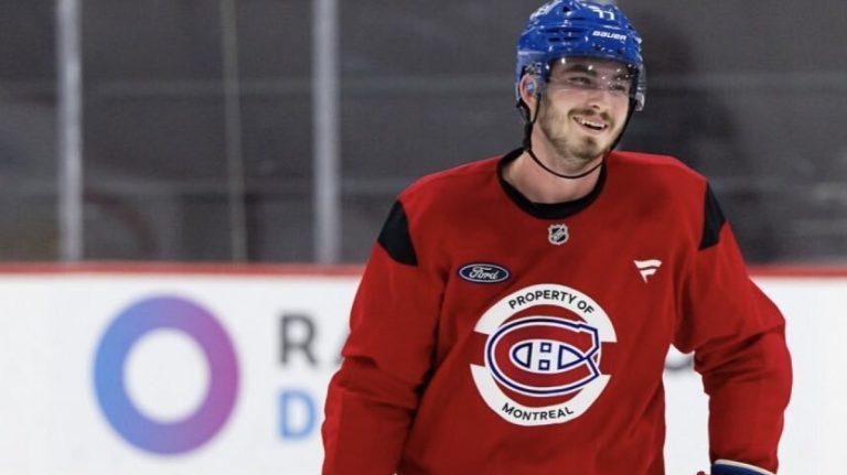 Kirby Dach de retour à l'entraînement avec les Canadiens