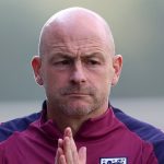 Lee Carsley ne chantera pas l'hymne avant le match contre l'Irlande