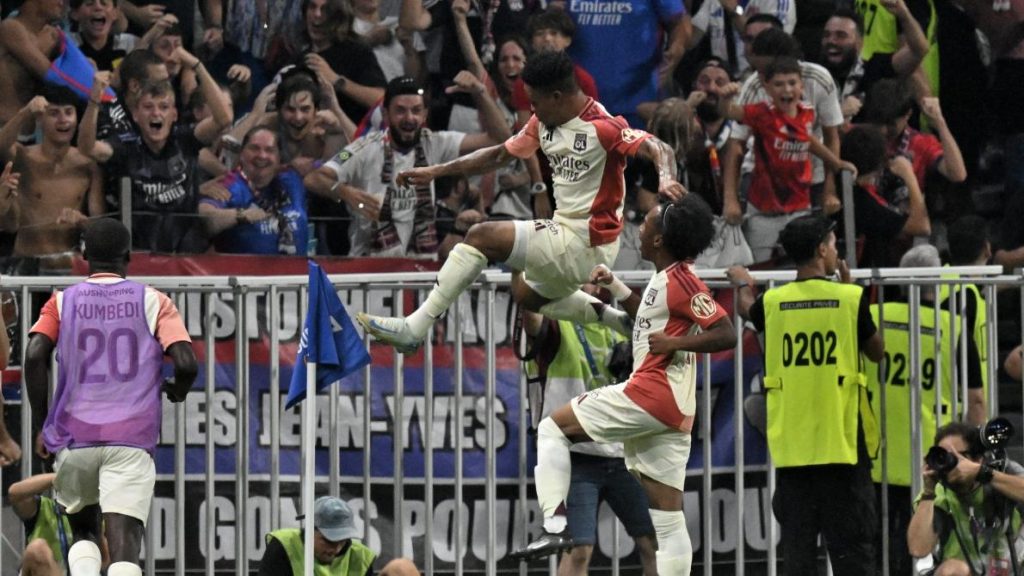 Ligue 1 : mené 1-3, Lyon renverse Strasbourg avec un assist de Malick Fofana (vidéo)