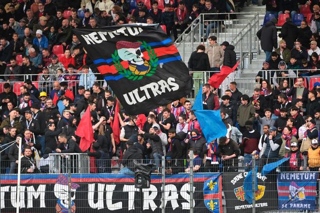 Ligue 2 : pourquoi les supporters ultras du Clermont Foot seront en grève face à Pau