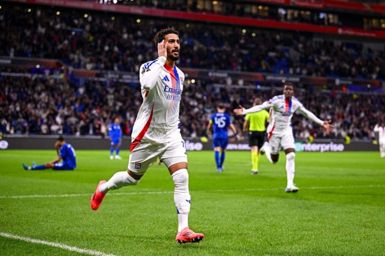 Lyon domine l'Olympiakos en Ligue Europa (2-0)