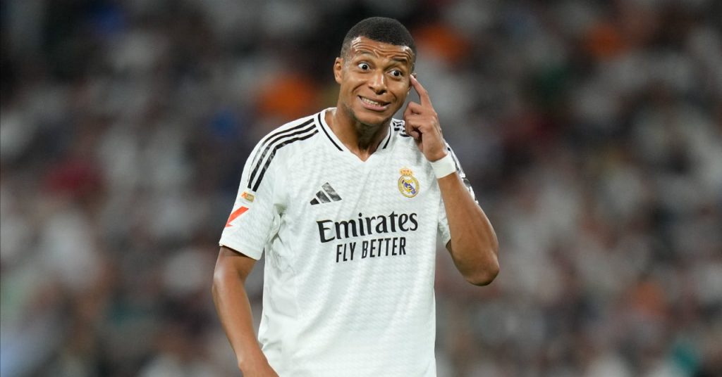 Mbappé brille avec un doublé malgré les critiques