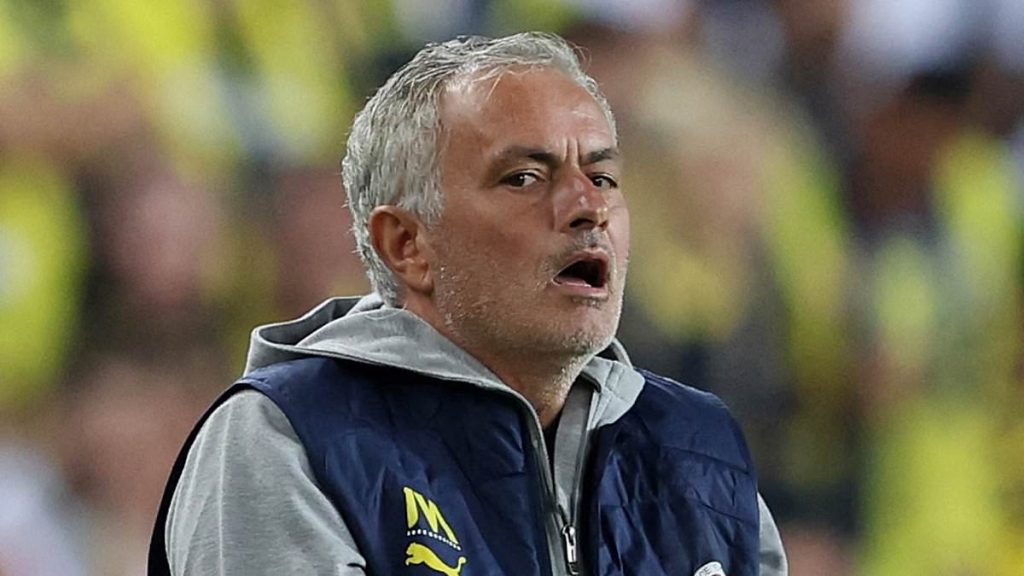 Mourinho défend son bilan après un début difficile à Fenerbahce