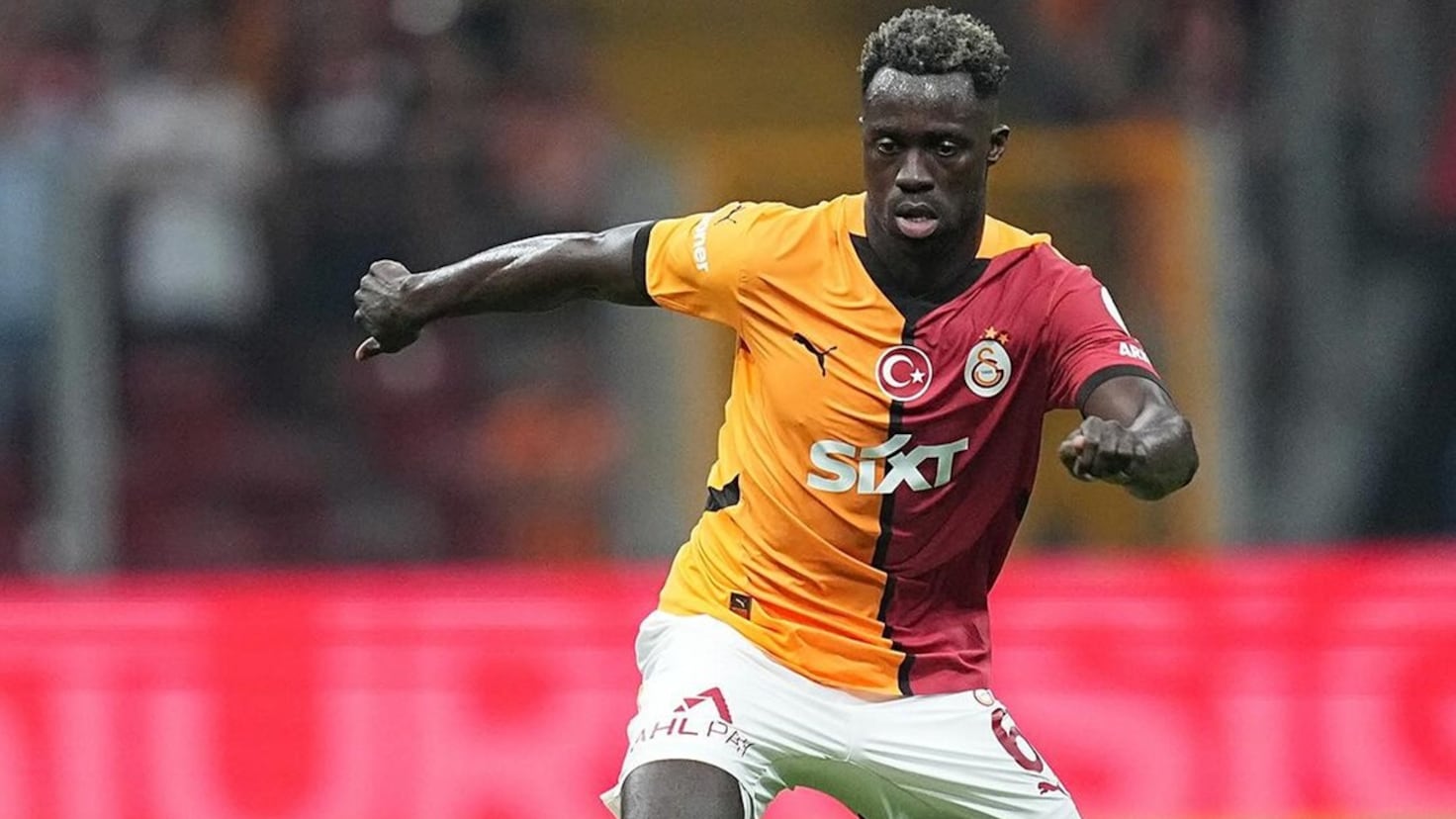 Okan Buruk recula con Davinson Sánchez en Galatasaray