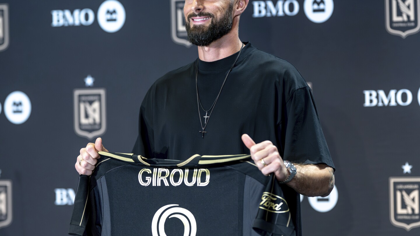 Olivier Giroud makes Los Angeles FC debut as a substitute during Leagues Cup match