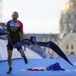 Paralympiques 2024 : grand favori, Jules Ribstein décroche l'or en catégorie PTS2 et lance la moisson de médailles du triathlon tricolore