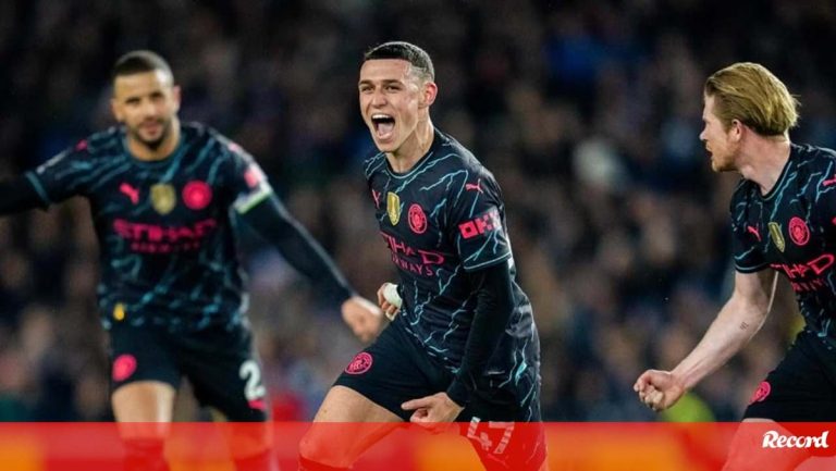 Phil Foden eleito jogador do ano em Inglaterra - Inglaterra - Jornal Record