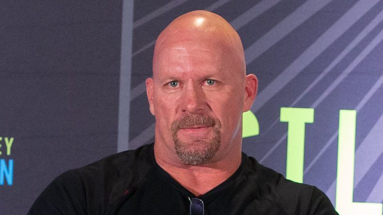 Stone Cold Steve Austin remet en question le CTE dans un documentaire