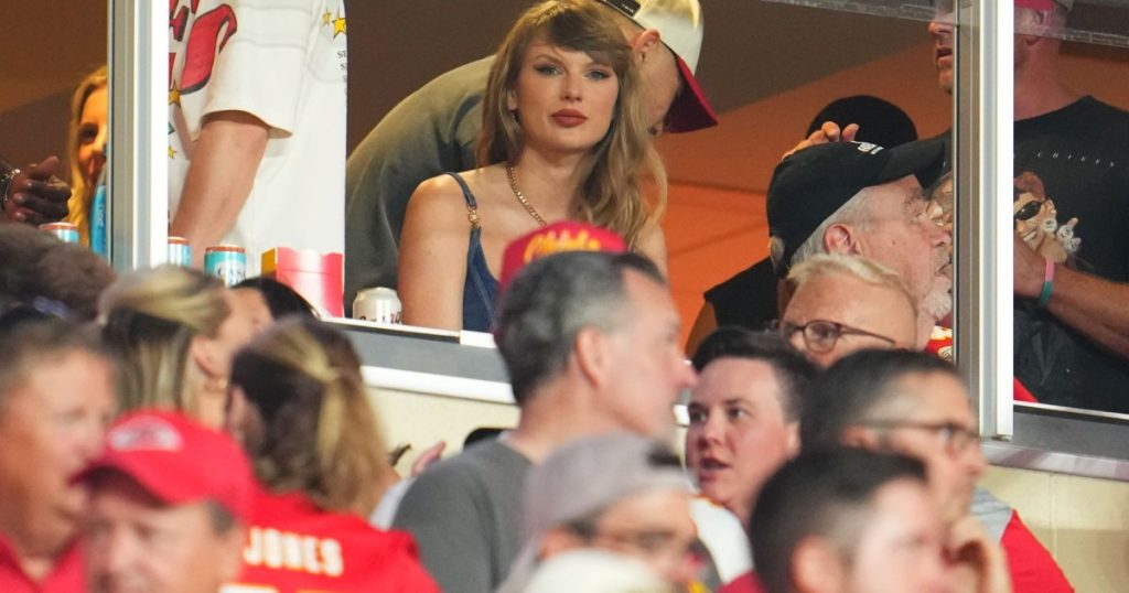 Taylor Swift encourage les Chiefs après un orage au stade