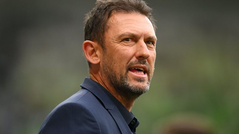 Tony Popovic nommé entraîneur des Socceroos : un défi de taille