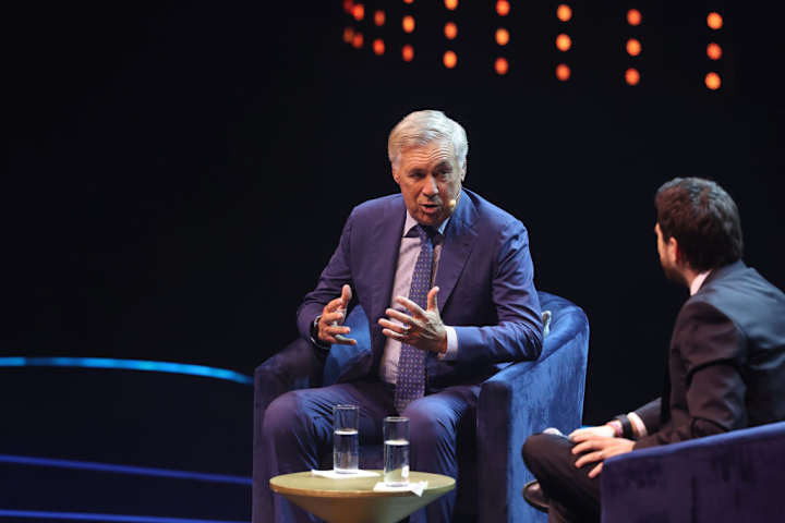 Carlo Ancelotti speaking on stage in Mexico