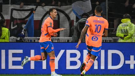 Pol Lirola célèbre son but face à l'OL en Ligue 1, le 22 septembre 2024, au Groupama Stadium. (JEFF PACHOUD / AFP)