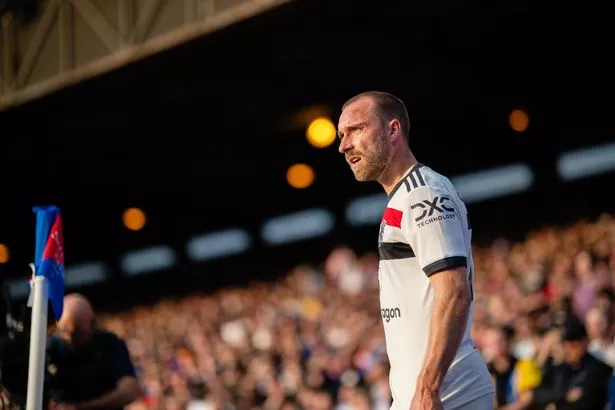 Christian Eriksen prépare un corner pour Manchester United contre Crystal Palace.