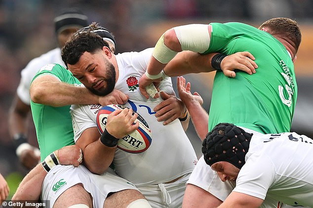 Ellis Genge, portant les couleurs de l'Angleterre, a un rôle de leader dans l'équipe nationale