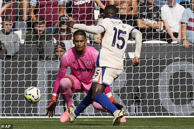 L'attaquant de Chelsea éblouit contre West Ham avec deux buts et une passe décisive