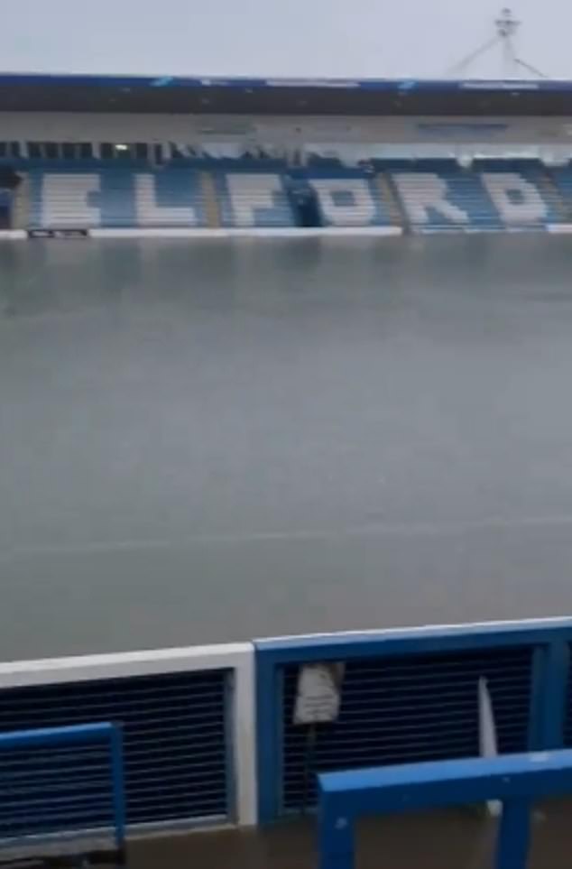 AFC Telford a fait appel aux fans pour les aider après l'inondation de leur stade