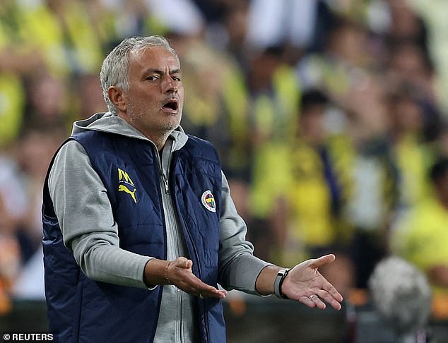 Jose Mourinho répond à ses critiques après un début difficile à Fenerbahce