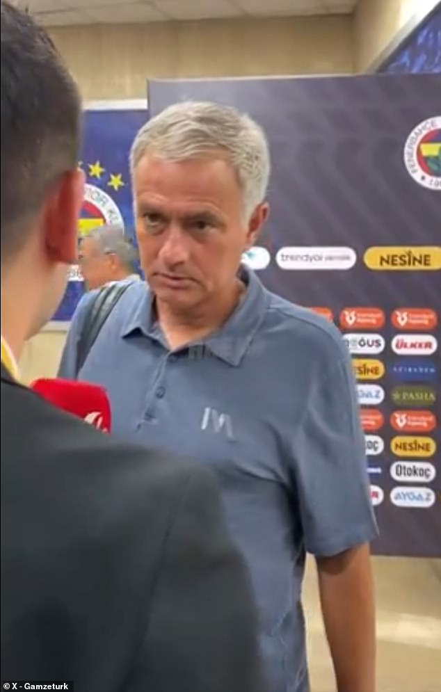 Mourinho quitte un entretien après avoir été montré une image moqueuse