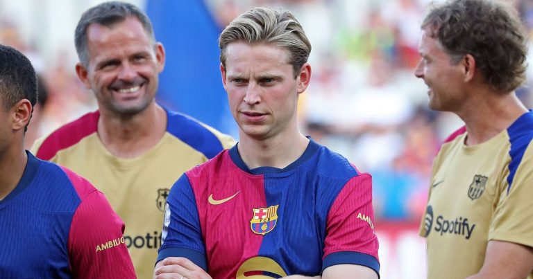 mixed Frenkie de Jong news as 'Barcelona raise