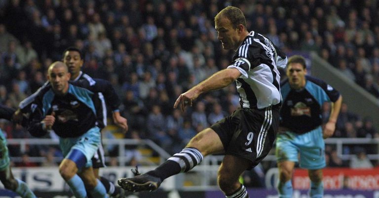 Alan Shearer conseille Anthony Gordon après son penalty raté