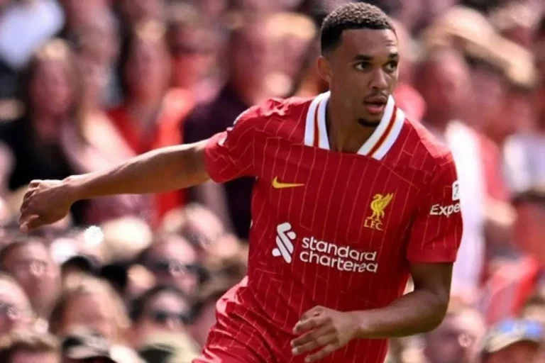 Alexander-Arnold sous le radar du Real Madrid : un départ imminent ?