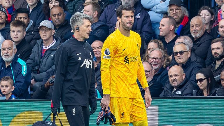 Alisson blessé : Liverpool face à des défis majeurs après la trêve