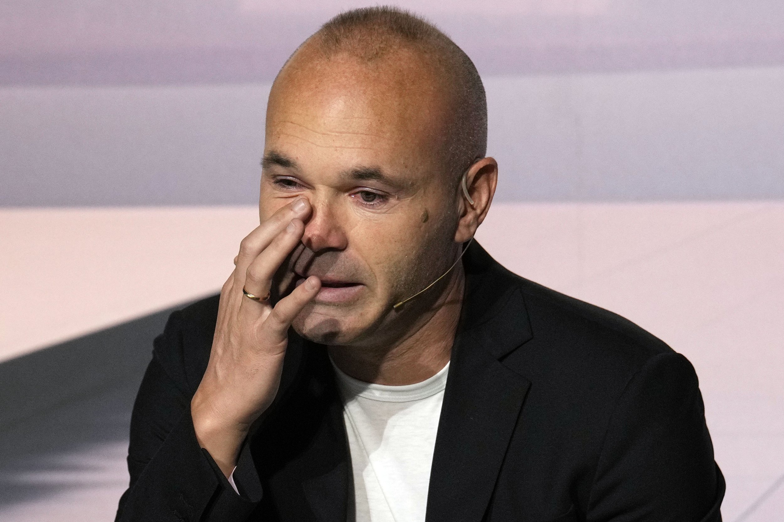 Andres Iniesta prend sa retraite, hommage du Real Madrid