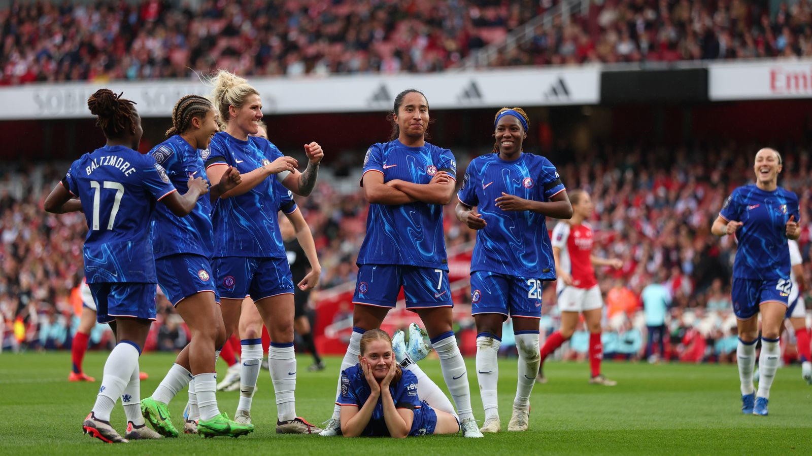 Chelsea prend la tête de la WSL avec une victoire contre Arsenal