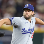 Clayton Kershaw prévoit de revenir en 2025 malgré les blessures