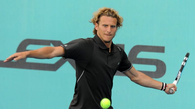 Diego Forlan fait ses débuts professionnels au tennis à 45 ans