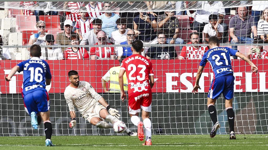 Gazzaniga sauve trois penalties et offre la victoire à Girona