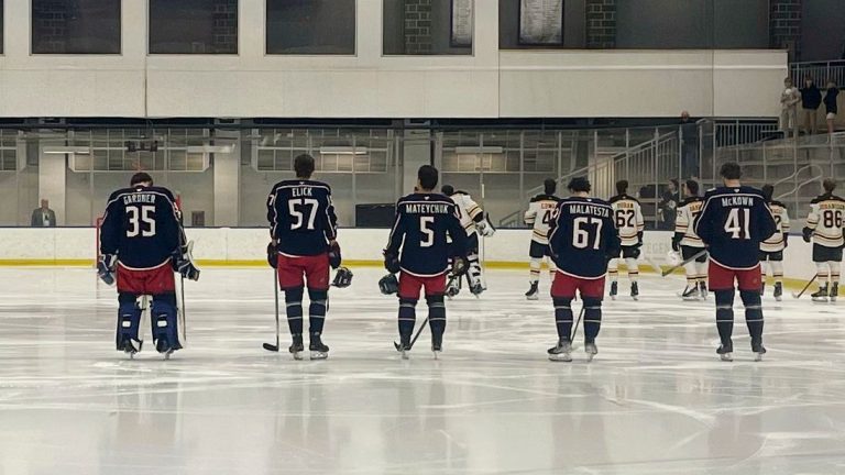 Guy Gaudreau sur la glace avec les Blue Jackets avant leur match