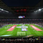 Hommage à Lord Ouseley avant le match Angleterre-Grèce