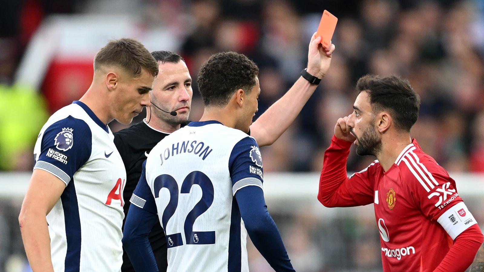 Howard Webb : VAR aurait dû annuler le rouge de Fernandes