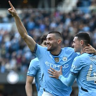 Manchester City et Arsenal s'imposent en Premier League (3-2, 3-1)