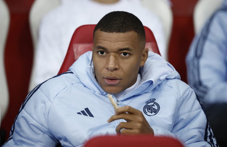 Mbappé titulaire au Real Madrid, pas en équipe de France