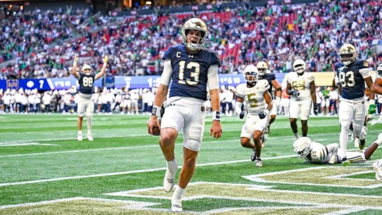 Notre Dame vs Navy : Prédictions et Cotes du Match de Football Universitaire