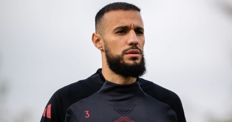 Noussair Mazraoui : Opération et absence prolongée à Man Utd