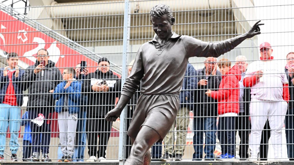 Pourquoi la France a si peu de statues de footballeurs ?