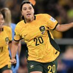 Sam Kerr se moque d'un commentateur après la victoire des Matildas