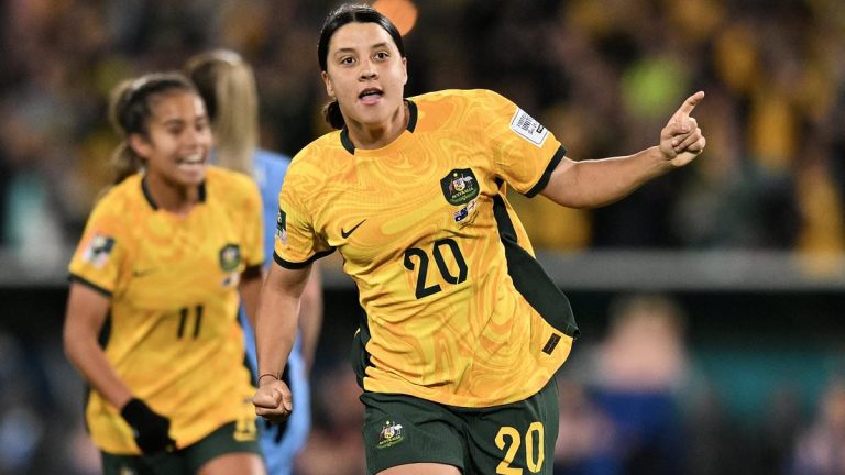 Sam Kerr se moque d'un commentateur après la victoire des Matildas