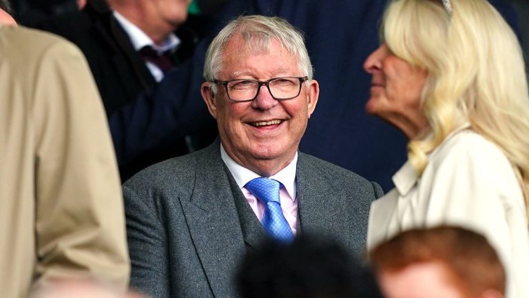 Sir Alex Ferguson assiste au match Celtic vs Aberdeen après son départ de Man United